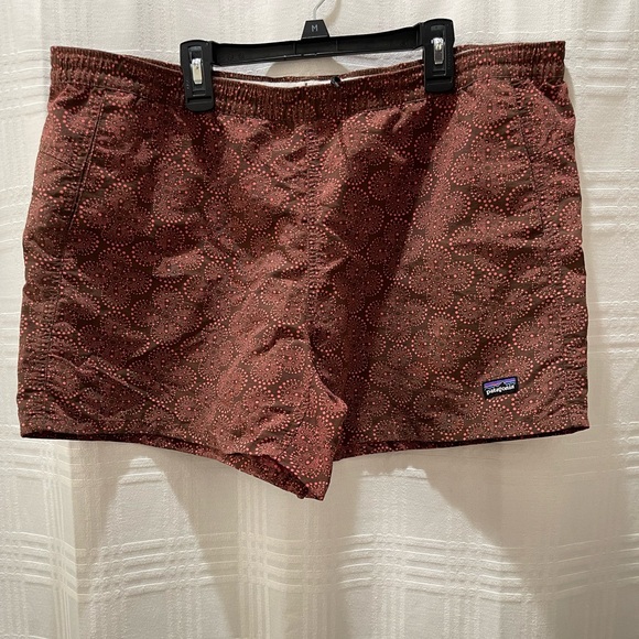 Patagonia Pants - Patagonia baggies Women's Patterned shorts